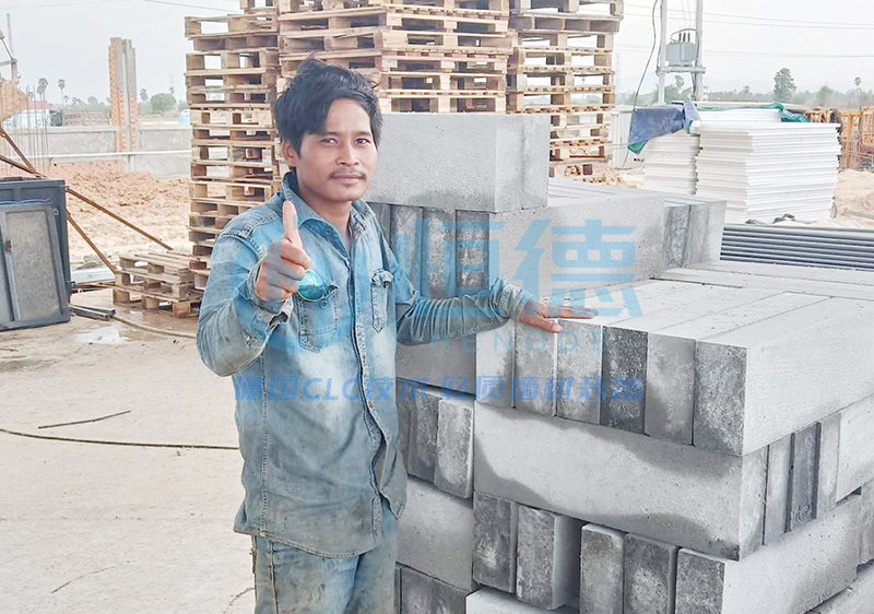 柬埔寨客户水泥发泡砖设备投产现场